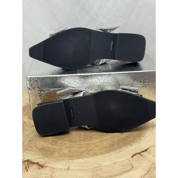 NWT Women’s Silver Metallic Buckle Strap Flats, Size 7 - Picture 11 of 12